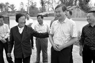 9月3日,中鸡镇党委书记白永清走访贫困户.jpg