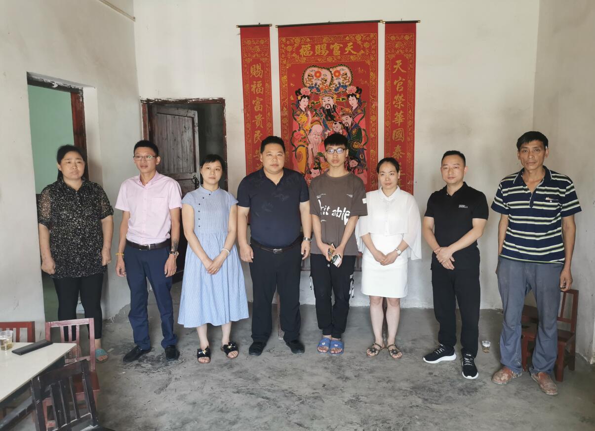紫阳县高桥镇:扶贫济困助弱贫 真情帮扶暖人心